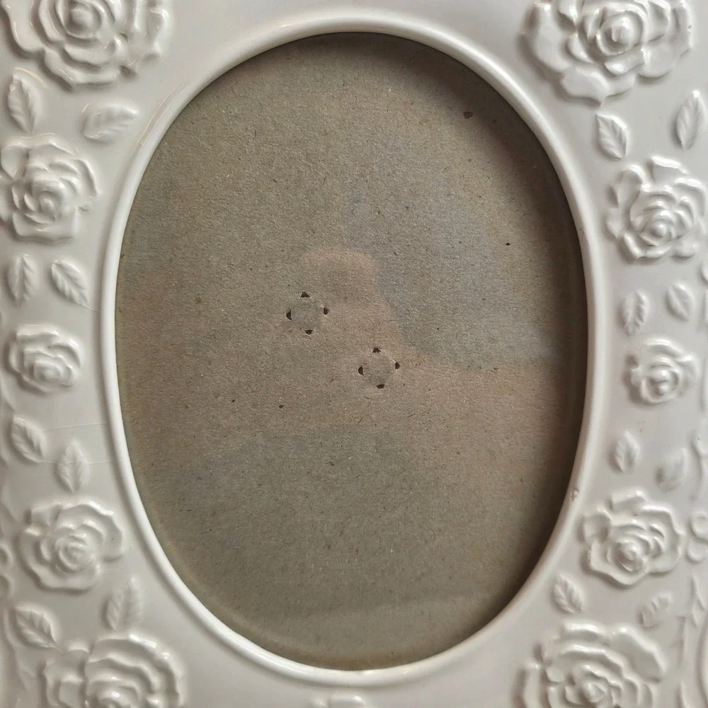 White Ceramic Rose Floral Picture Frame Set of 2 Oval Opening Scalloped Tabletop